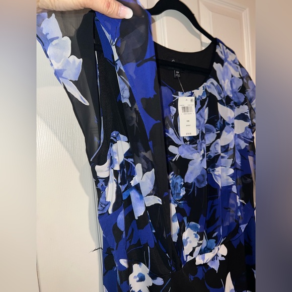 👗 NWT! Blue Floral Flutter Sleeve Dress - Picture 7 of 7